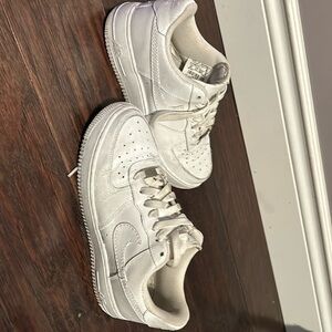 Size 6Y (women’s 8/ men’s 6) worn white Air Force ones